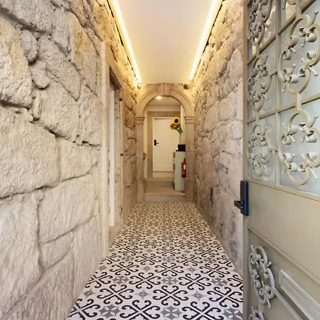 - - 3 Appartement *